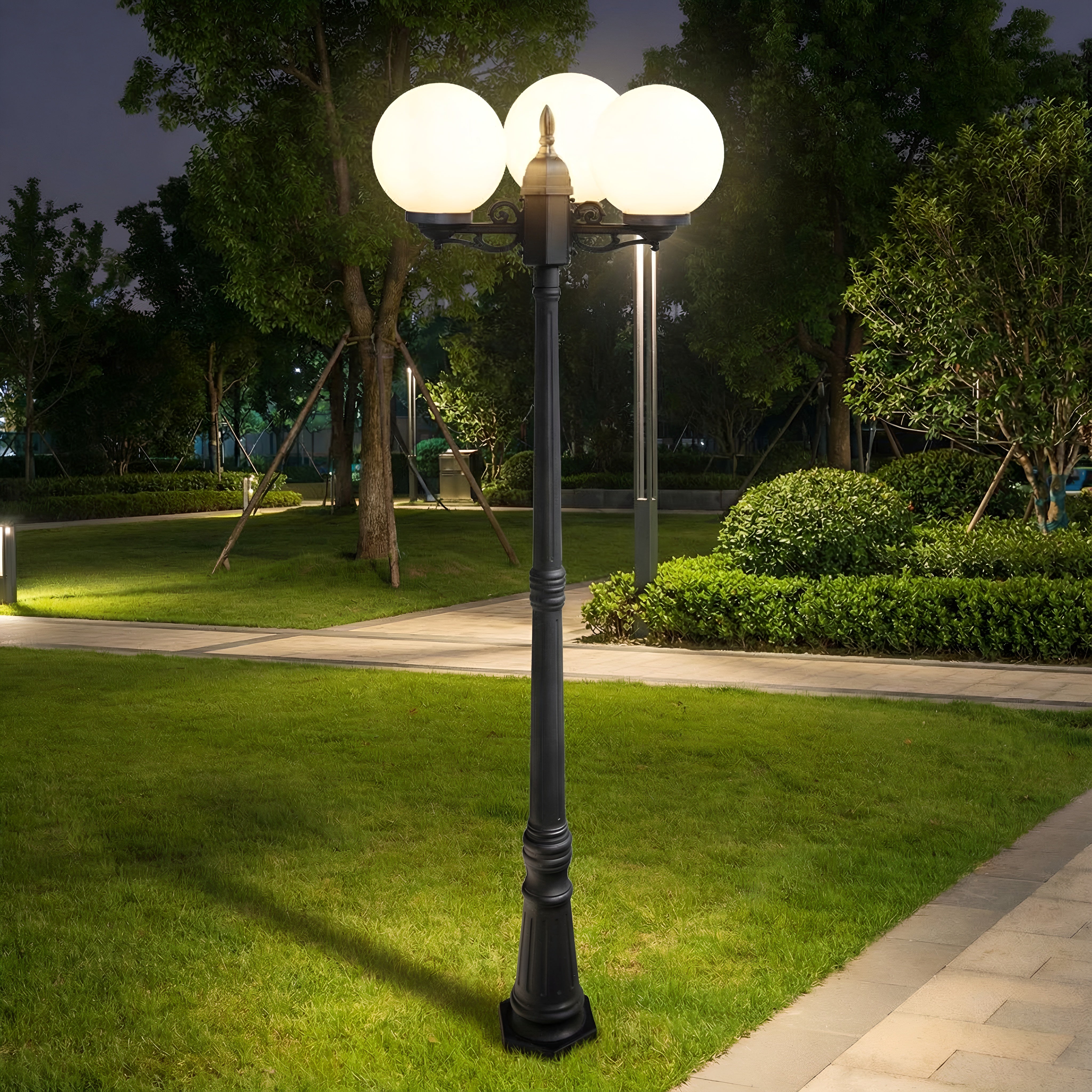 STALP ILUMINAT EXTERIOR GLOB NEGRU CU 3 BRATE 230V/40W/3*E27/IP44